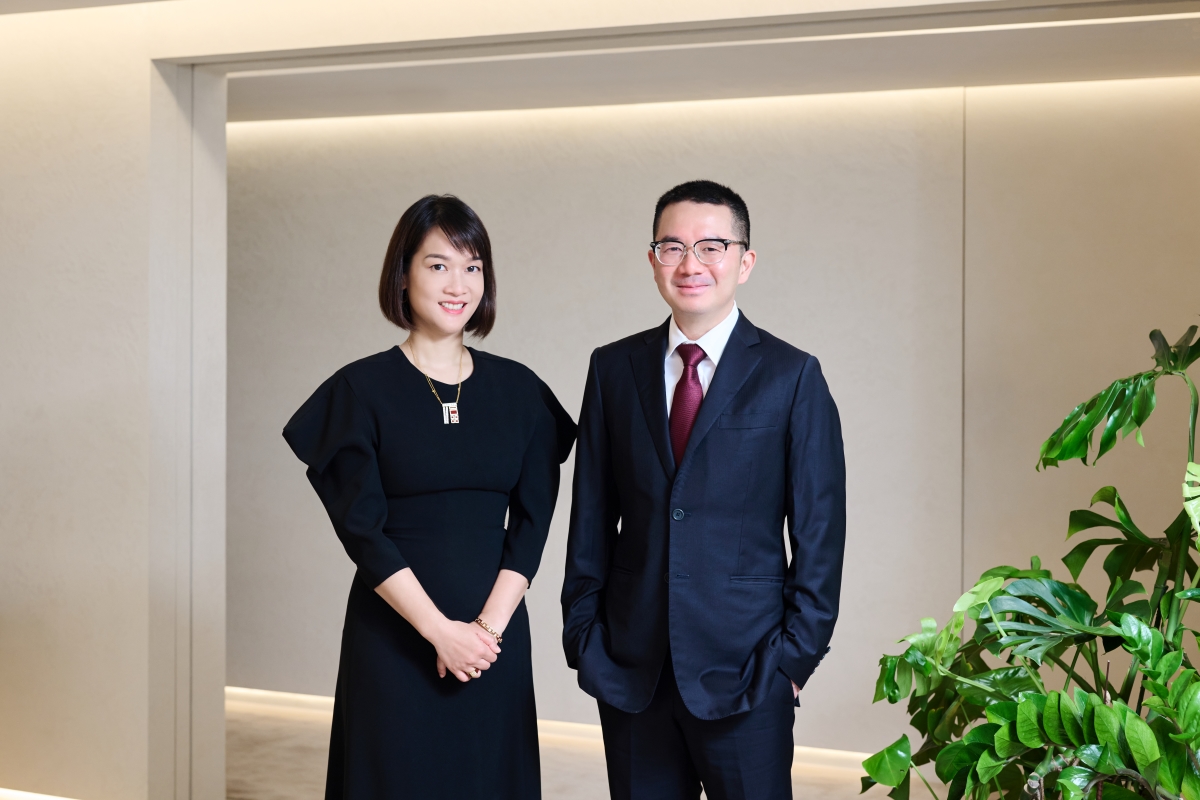 <p>Mr. Cheng Chi-Heng, Conroy and Ms. Cheng Chi-Man, Sonia
</p>