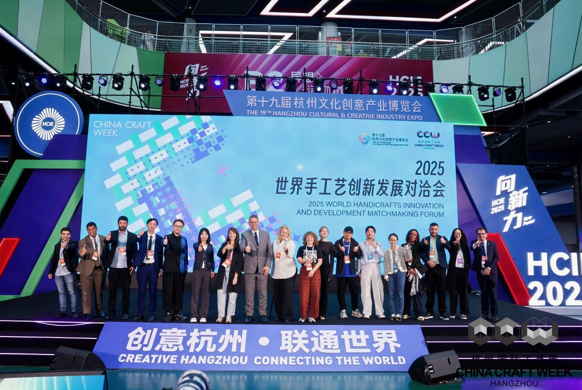 <p>Chow Tai Fook Jewellery Takes Stage at Hangzhou Cultural &amp; Creative Expo<br>
Interpreting the Elegance of Han Dynasty Craftsmanship</p>
